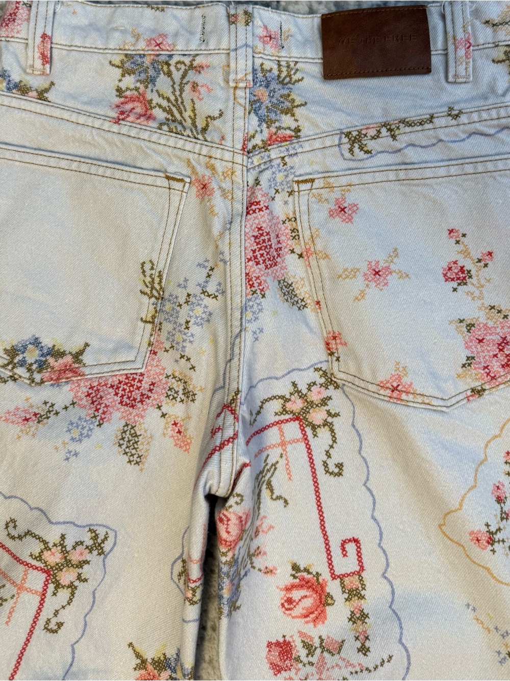 Free People We The Free Eden Slouch Jeans Cross Stitch Ivory Floral Size 26 - Picture 5 of 12
